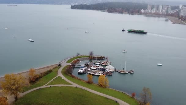 Vista Aérea Del Remolcador Vancouver Con Fondo Centro Ciudad — Vídeo de stock