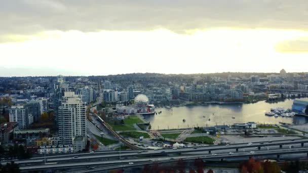 Olimpiyat Köyündeki Bulutlu Vancouver Akşamının Hava Manzarası — Stok video