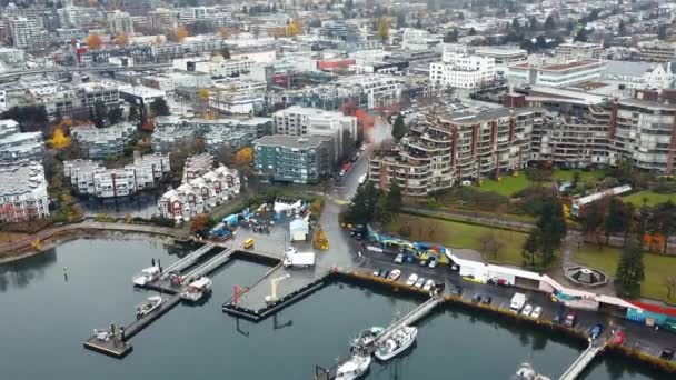 Luchtfoto Van Vancouver Promenade Met Jachten Mooie Gebouwen — Stockvideo