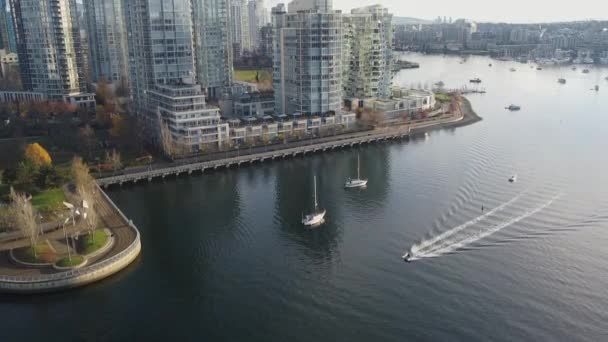Güneşli Bir Günde Vancouver Körfezindeki Gemilerin Tepeden Aşağı Manzarası — Stok video