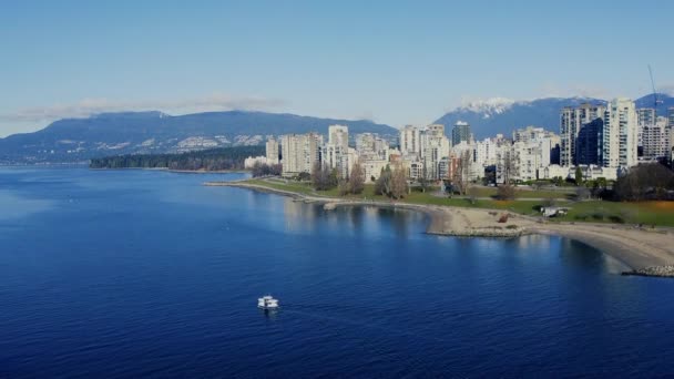 Vista Aérea Bahía Inglesa Vancouver Con Montañas Nevadas Fondo — Vídeo de stock