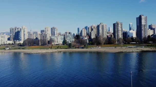 Luftaufnahme Des Strandes Der Englischen Bucht Von Vancouver Einem Sonnigen — Stockvideo