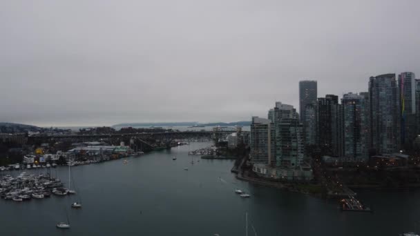 Gray Vancouver Centru Výhledem Most Nákladní Lodě Zálivu — Stock video