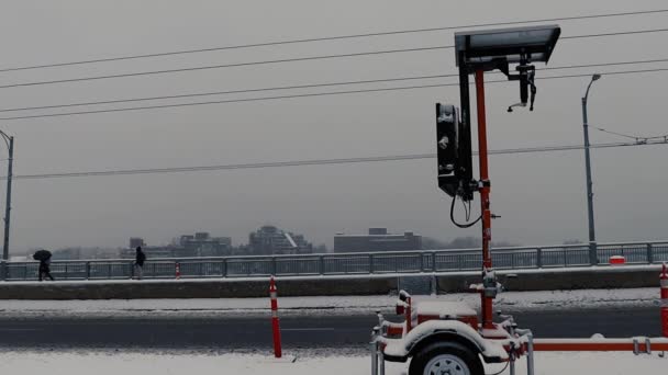 Ponte Granville Durante Dia Nevado Vista Lateral Medidor Velocidade — Vídeo de Stock