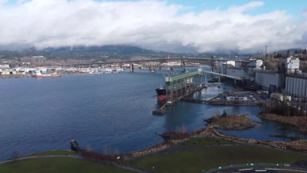 Vista Aérea Del Puente Barco Cerca Terminal Cereales Alimenticios Canadá — Vídeo de stock