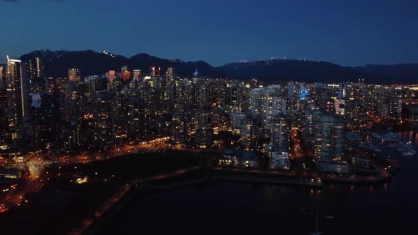 Vedere Înaltă Vancouver Centrul Orașului Amurg Munți Fundal — Videoclip de stoc