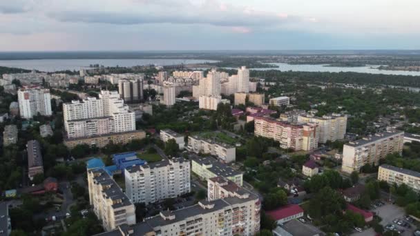 Widok Lotu Ptaka Miasta Vyshhorod Nowymi Budynkami Dniepru Rzeki Dalej — Wideo stockowe