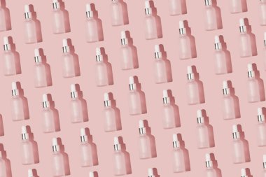 Şeftali rengi arka planda damla şişesi