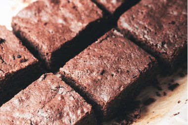 Çikolatalı brownie fudgy lezzetli tatlı kek pudingi tarifi
