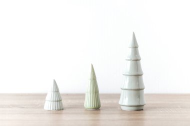 Asgari üç konsept noel ağacı yeni yıl kutlama iç tasarımı