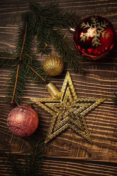 Πρωτοχρονιάτικη Διακόσμηση Ξύλινο Φόντο Δέρματα Μπάλες Χριστουγέννων Και Ξύλινα Παιχνίδια — Φωτογραφία Αρχείου