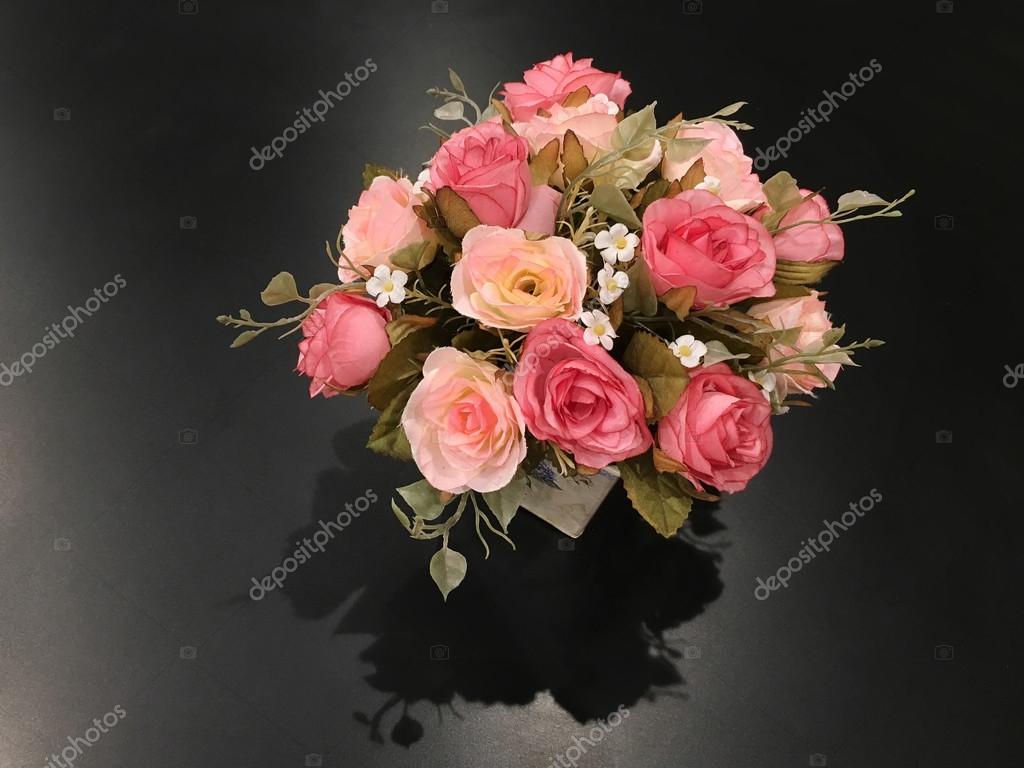 Rose Fleur Bouquet De Fleurs Artificielles Dans Un Vase Sur