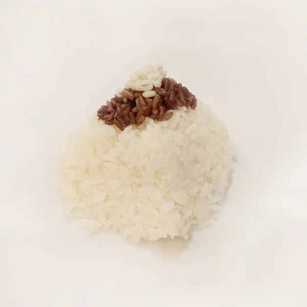 Cobertura de arroz cozido no vapor com arroz preto Jasmine e lágrimas do trabalho isolar fundo — Fotografia de Stock