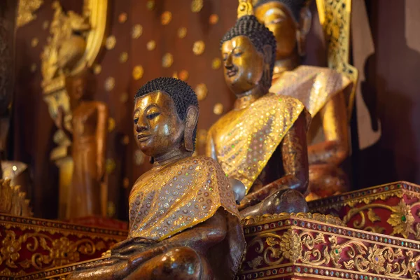 Estatua Buda Oro Templo Wat Phra Kaew Lugar Público Una —  Fotos de Stock