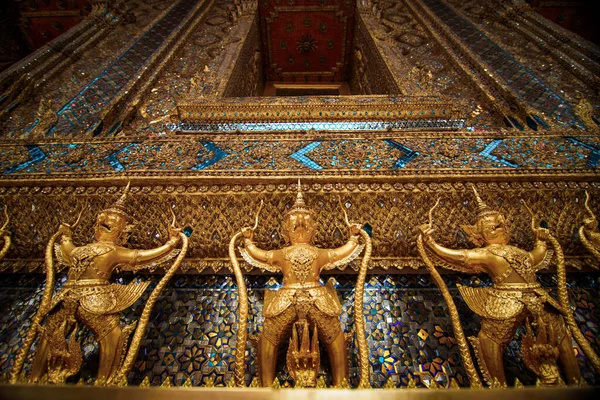 Garuda Torno Templo Antigo Wat Phra Kaew Bangkok Tailândia — Fotografia de Stock