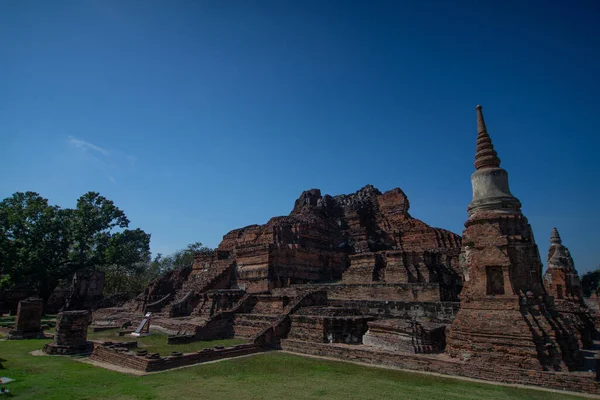 Wat Mahathat Ayuttaya Στο Ιστορικό Πάρκο Ayutthaya Καλύπτει Ερείπια Της — Φωτογραφία Αρχείου