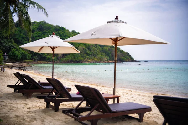 Strandstoel Onder Kokospalm Met Uitzicht Zee Praw Bay Samed Thailand — Stockfoto