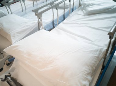 Sedye ya da sedye acil servisin önünde hazır olsun..