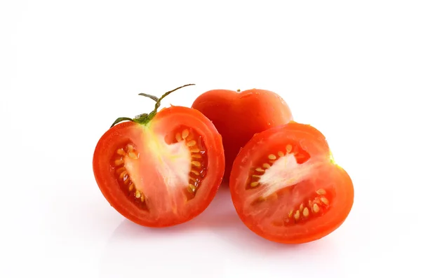 Frische Tomaten auf weißem Hintergrund — Stockfoto