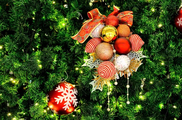 クリスマスツリーの装飾品の閉鎖 — ストック写真