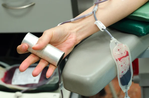 Blood donor at donation with a bouncy ball holding in hand — Stock Photo, Image