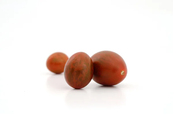Schokoladentomaten oder braune Tomaten isolieren auf weißem Hintergrund — Stockfoto
