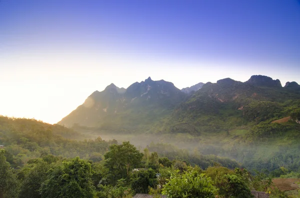 Ranní čas v Chiangdao, Chiangmai, Thajsko — Stock fotografie