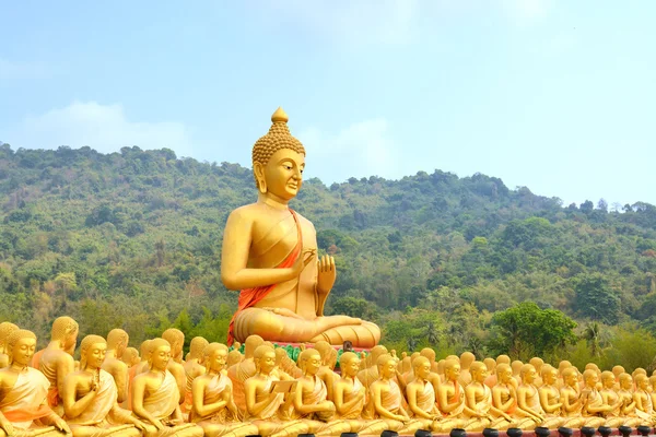 Budist Park magha Puja Nakornnayok Tayland anısına
