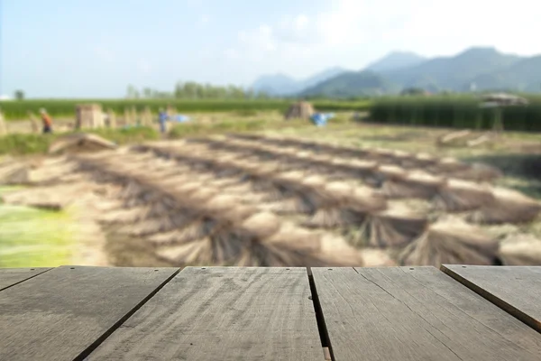 Imagem desfocada e desfocada de madeira de terraço e vida agrícola para uso em segundo plano — Fotografia de Stock