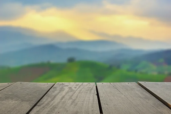 Immagine sfocata e sfocata del bellissimo punto di vista paesaggistico e del paesaggio nuvoloso a Chiangmai per l'uso in background — Foto Stock