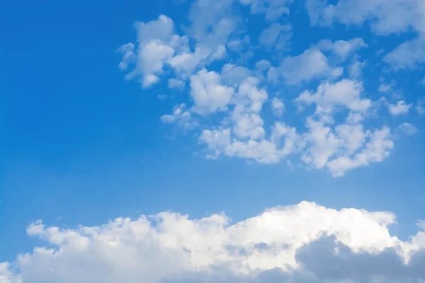 Błękitne niebo i chmura piękne — Zdjęcie stockowe