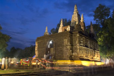 Antik Budist mimarisinde Chiangmai. (Wat Jed Yod)