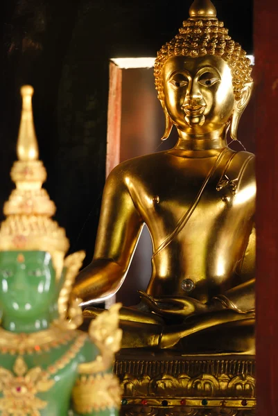 Antica statua buddha a Wat Phra Singh nel Chiangmai Thailandia — Foto Stock