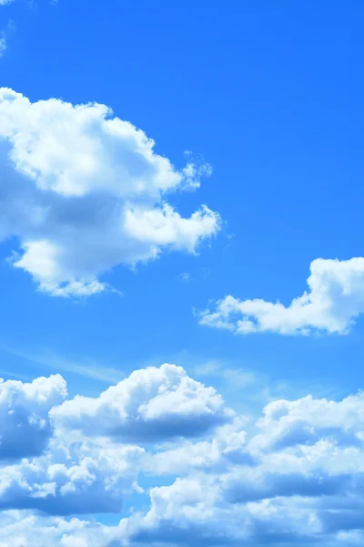 Błękitne niebo i chmura jako teksturę tła w ramce pionowej — Zdjęcie stockowe