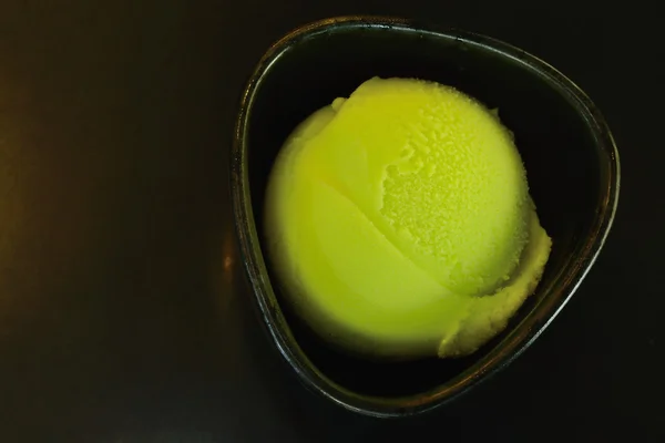 Ice cream sherbet lime scoop in cup on desk — ストック写真