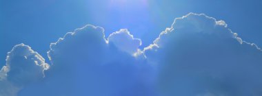 Mavi gökyüzü ve arka plan doku olarak güzel bulut