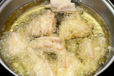 Fried taro ile tavada bitkisel yağlar