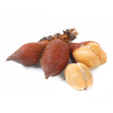 Yılan meyvesi beyaz arkaplanda izole edildi