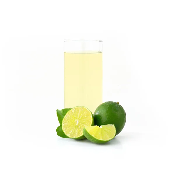 Bardak limonata beyaz (limon meyve izole)