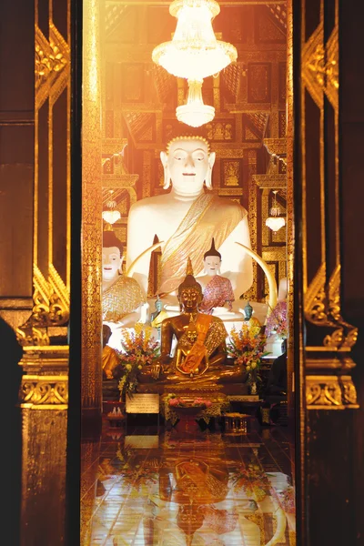 Wat inthakhin saduemuang 700 anos, Antigo templo de madeira em Chiangmai Tailândia — Fotografia de Stock