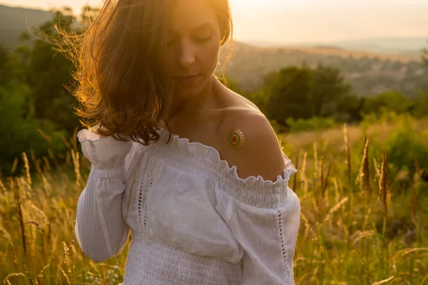 Güzel esmer kız zevk yaz