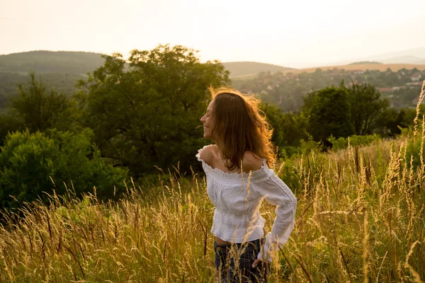 Güzel esmer kız zevk yaz