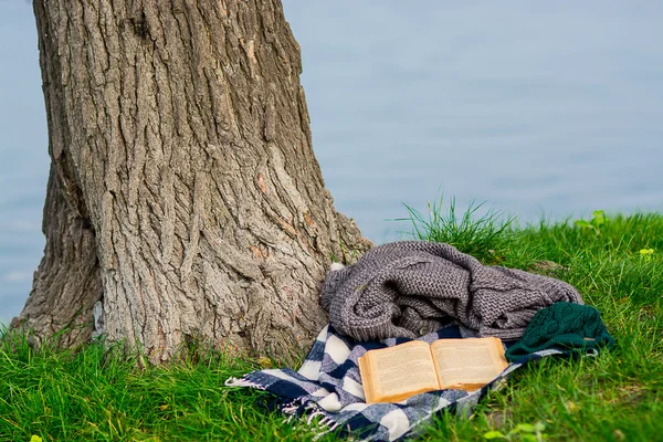 Résultat de recherche d'images pour "livre abandonné"