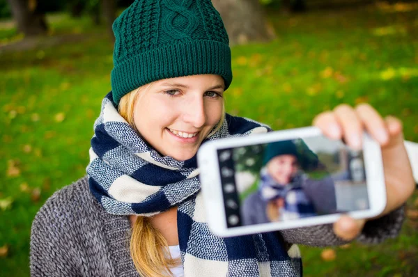 güzel kız resimleri ona öz olarak düşmek