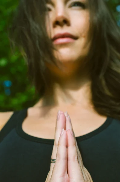 namaste dua mudra elinde