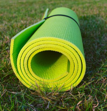 çim yeşil yoga mat