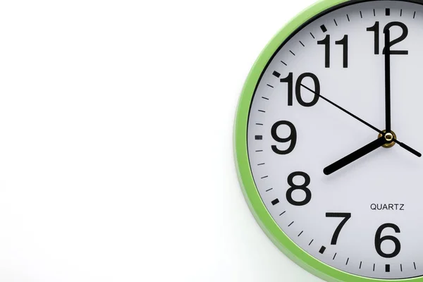 緑の時計の一部8時の時間を示しています クリッピングパスが含まれています スペースのコピー — ストック写真