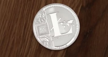 Dönen Litecoin 'in en üst görüntüsü. Bu sikke gerçek bir edebiyat değil, sadece sanal para biriminin bir temsili..