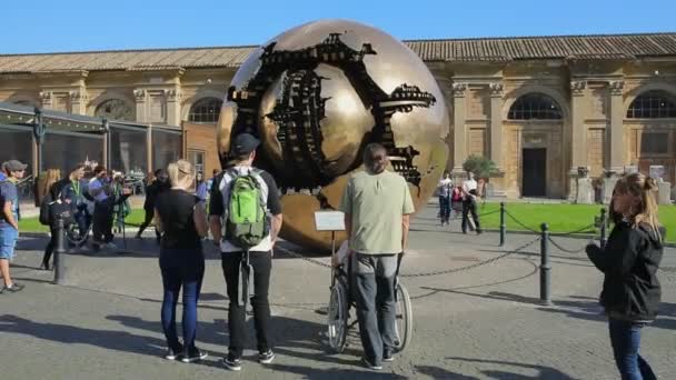 Vaticano Noviembre 2018 Esfera Dentro Una Esfera Una Escultura Bronce — Vídeos de Stock