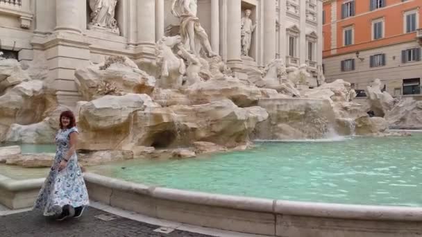로마의 트레비 근처에서 — 비디오